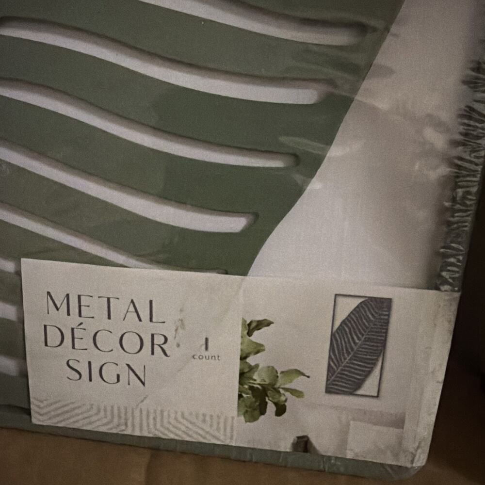 Set Of 2 Leaf Metal Decor Sign Green New - Picture 2 of 4